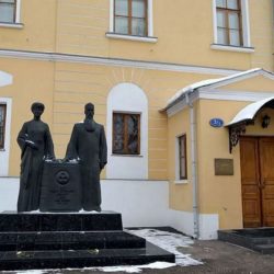 Oikeus määräsi Valtiollisen Idän museon palauttamaan 500 museoesinettä Roerich-keskukselle